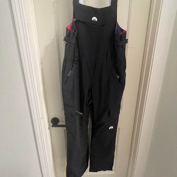 OOSC black bibs - Picture 1 of 4